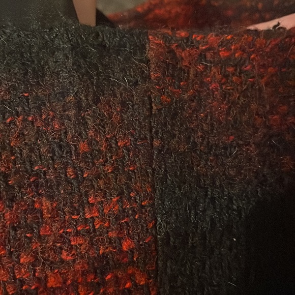 Never worn black/red polyester/wool vest - faux lamb collar and polyester lining - Picture 13 of 14